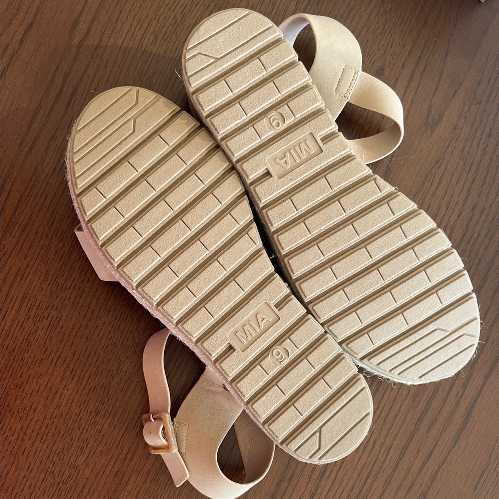 MIA Espadrille Platform Sandals - Picture 4 of 5